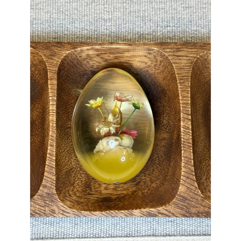 3" Vintage 1970's Resin Egg Paperweight. Real Dried Flowers & Shells In Tact